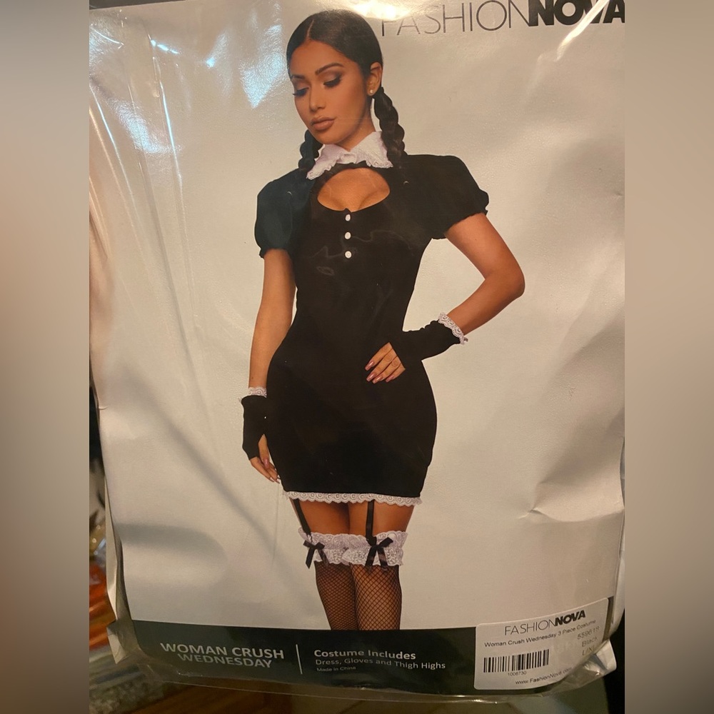 Women costume L/XL NWT never opened Item #559618
